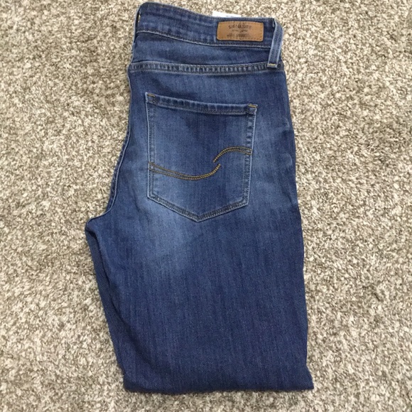 Signature by Levi Strauss Denim - Signature Levi Strauss Mid-Rise SlimCuffed Jeans